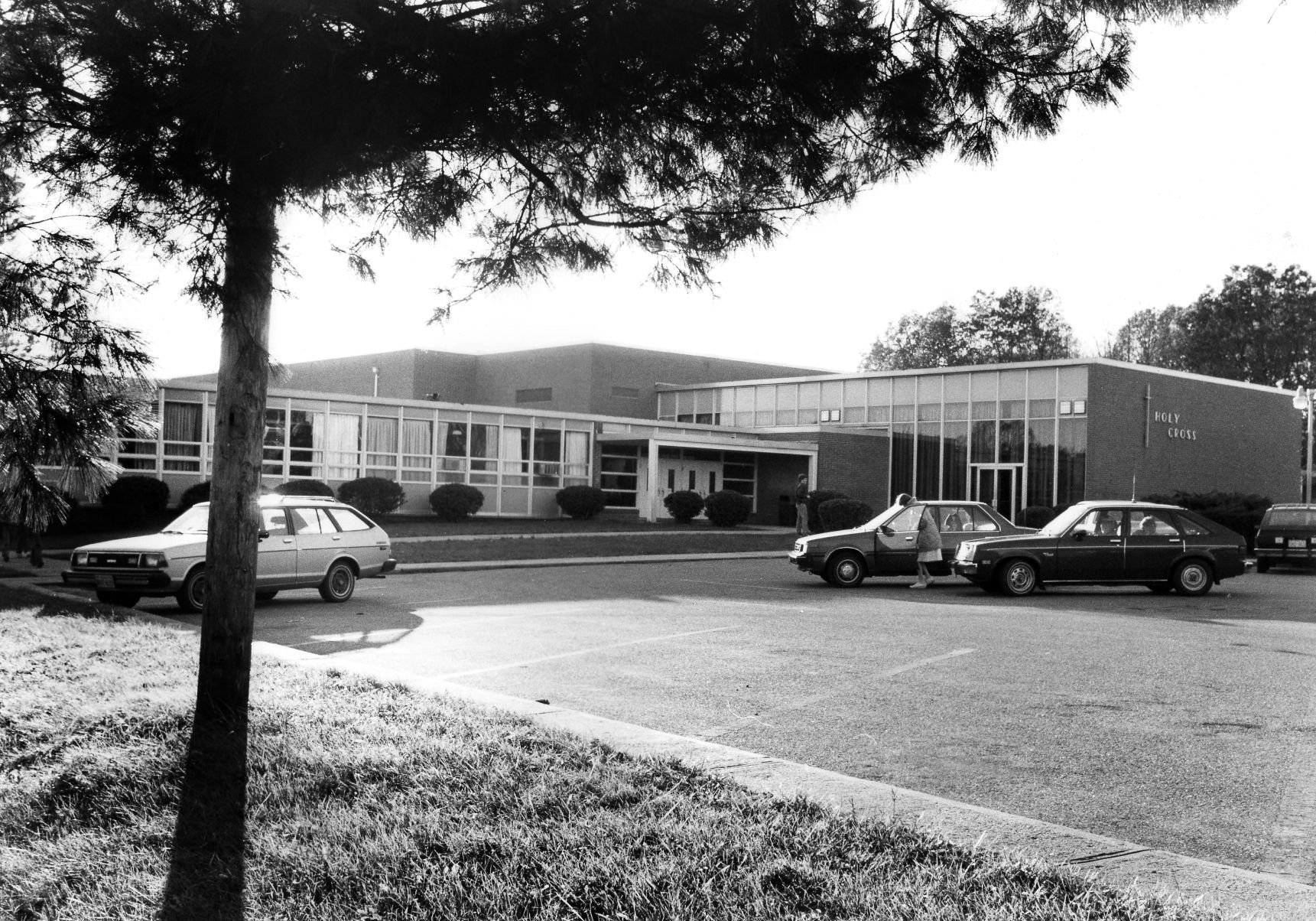 1984-11-24 holy cross exterior